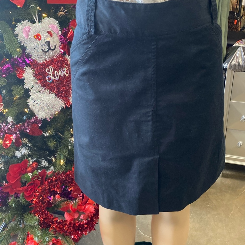 Dolce & Gabbana navy blue above knee skirt. Good condition.